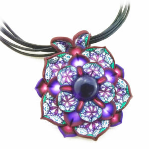 Collar colgante arcilla polimérica millefiori artesanía handmade hippie boho chic flor violeta púrpura lila amatista