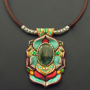 collar colgante arcilla polimérica millefiori handmade simetría labradorita rojo verde
