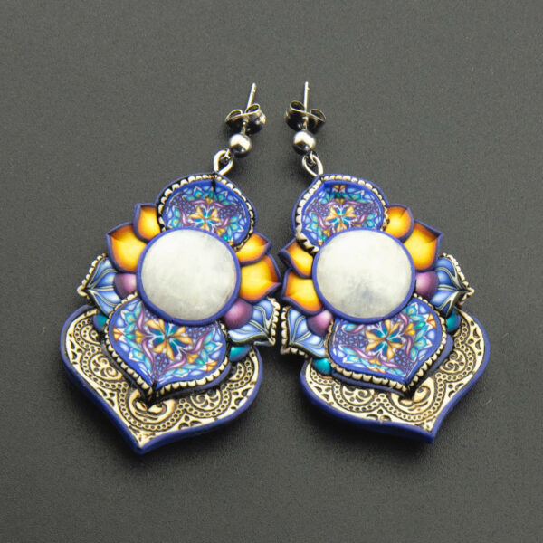 pendientes millefiori cuero arcilla polimérica artesanía handmade hippie piedra luna azul amarillo verano