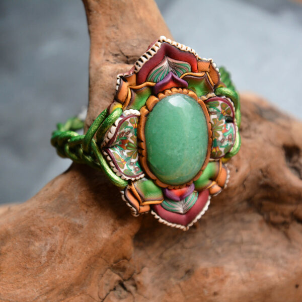 pulsera artesanal artesanía handmade millefiori semipreciosa gema magia amor hippie chic boho bohemian aventurina verde multicolor cuero