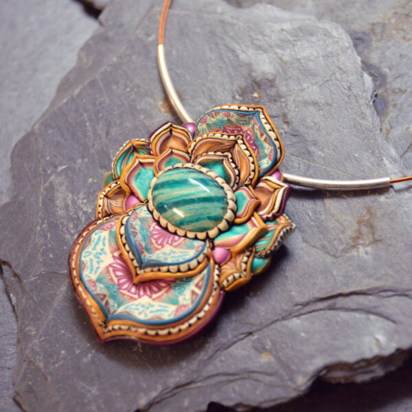 semipreciosa, lapislázuli, azul elegante joyería creativa collar colgante medallón artesanía artesanal cantabria amazonita